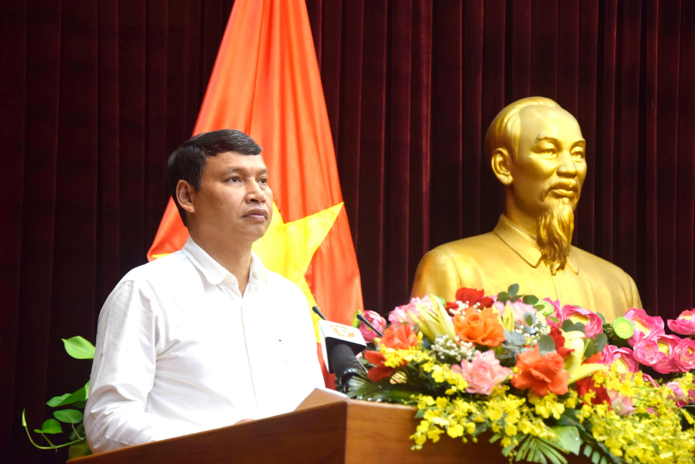 Ông Hồ Kỳ Minh, Phó chủ tịch UBND TP Đà Nẵng phát biểu tại kỳ họp.