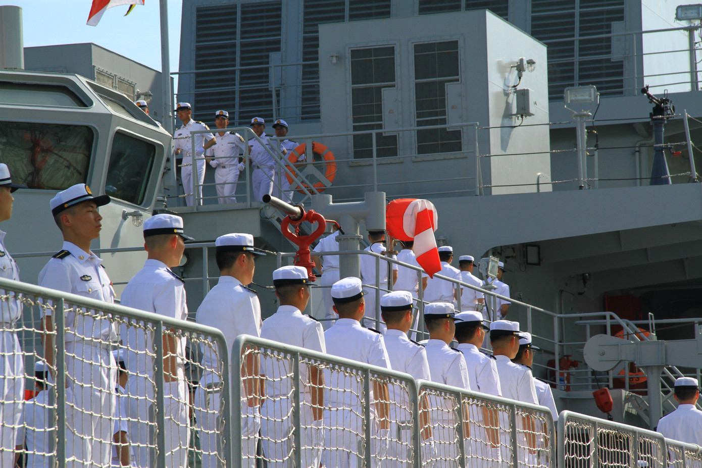 Thủy thủ đoàn trên tàu Tàu huấn luyện Thích Kế Quang.