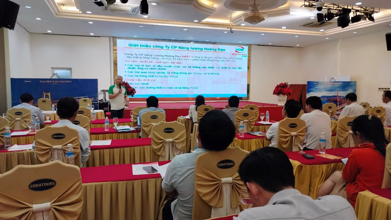 Doanh nghiệp giới thiệu công nghệ tiết kiệm năng lượng tại hội thảo. Doanh nghiệp giới thiệu công nghệ tiết kiệm năng lượng tại hội thảo.