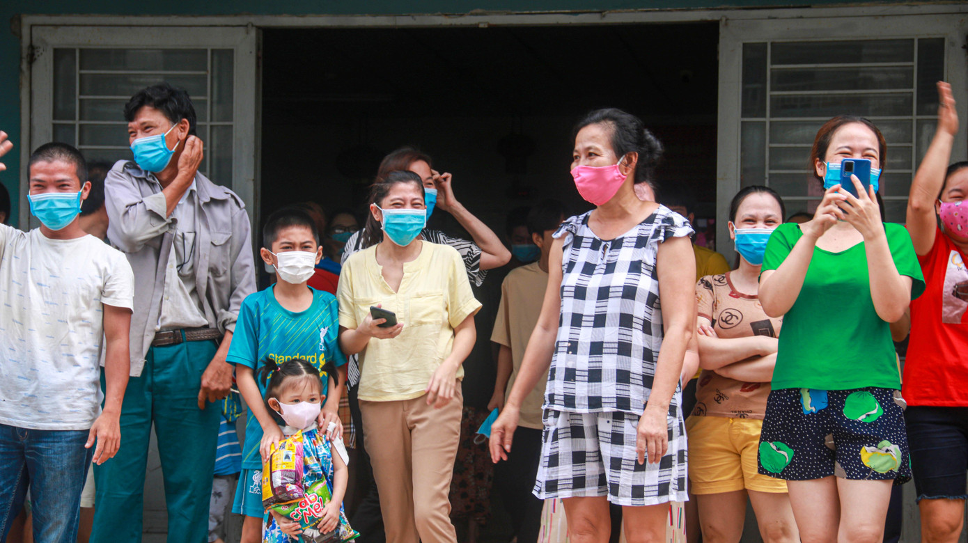 Sở Y tế TP Đà Nẵng cho biết: Trên cơ sở kết quả xét nghiệm SARS-CoV-2 tại khu Chung cư 12T3 vào các ngày 6/5, 19/5 và 25/5 tất cả đều có kết quả xét nghiệm âm tính và đến nay đã thực hiện cách ly y tế đủ 21 ngày, đủ điều kiện dỡ bỏ thiết lập cùng cách ly y tế. Sở Y tế TP Đà Nẵng cho biết: Trên cơ sở kết quả xét nghiệm SARS-CoV-2 tại khu Chung cư 12T3 vào các ngày 6/5, 19/5 và 25/5 tất cả đều có kết quả xét nghiệm âm tính và đến nay đã thực hiện cách ly y tế đủ 21 ngày, đủ điều kiện dỡ bỏ thiết lập cùng cách ly y tế.