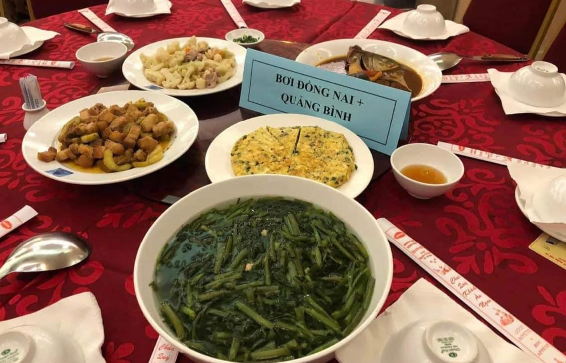 Hình ảnh bữa ăn của vận vận động viên tham dự giải được chia sẻ trên mạng xã hội. Hình ảnh bữa ăn của vận vận động viên tham dự giải được chia sẻ trên mạng xã hội.