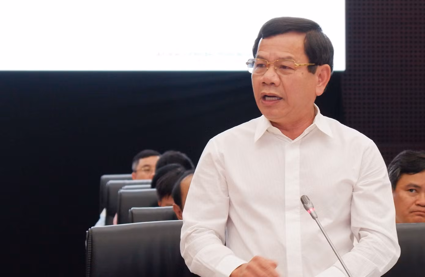 Ông Đặng Văn Minh, Chủ tịch UBND tỉnh Quảng Ngãi phát biểu tại hội nghị. (Ảnh: Nguyễn Thành). Ông Đặng Văn Minh, Chủ tịch UBND tỉnh Quảng Ngãi phát biểu tại hội nghị. (Ảnh: Nguyễn Thành).