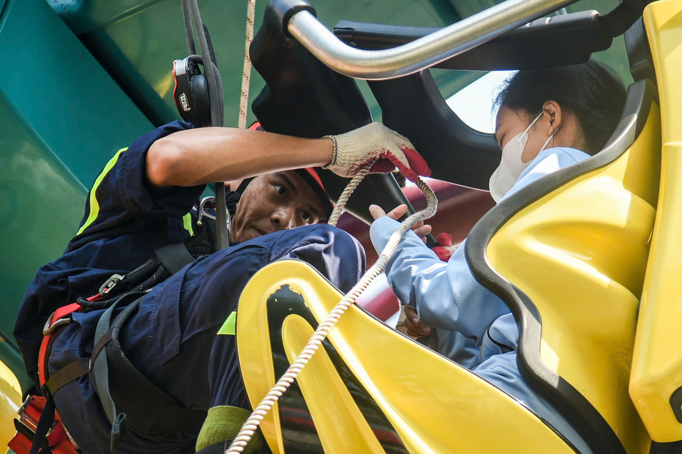 Việc diễn tập diễn ra an toàn, chính xác nhằm nâng cao hiệu quả công tác cứu nạn cứu hộ. Việc diễn tập diễn ra an toàn, chính xác nhằm nâng cao hiệu quả công tác cứu nạn cứu hộ.