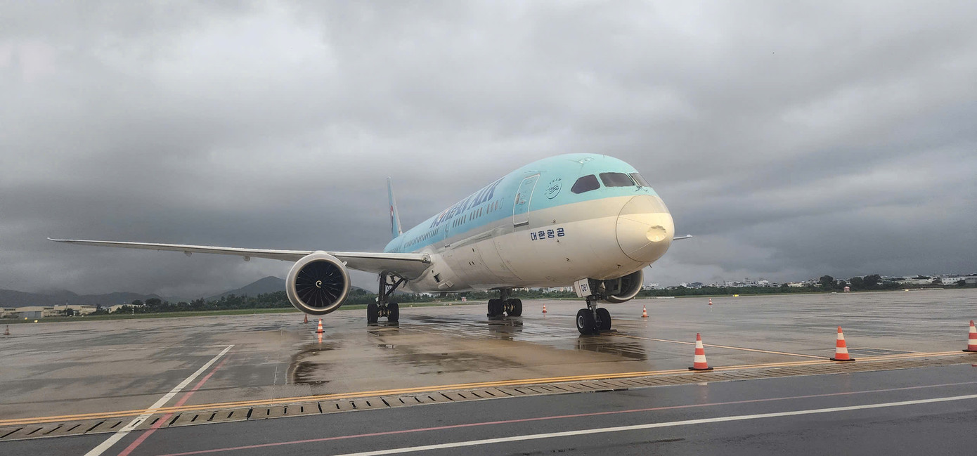 Máy bay hãng Korean Air bị móp phần mũi tại sân bay Đà Nẵng.