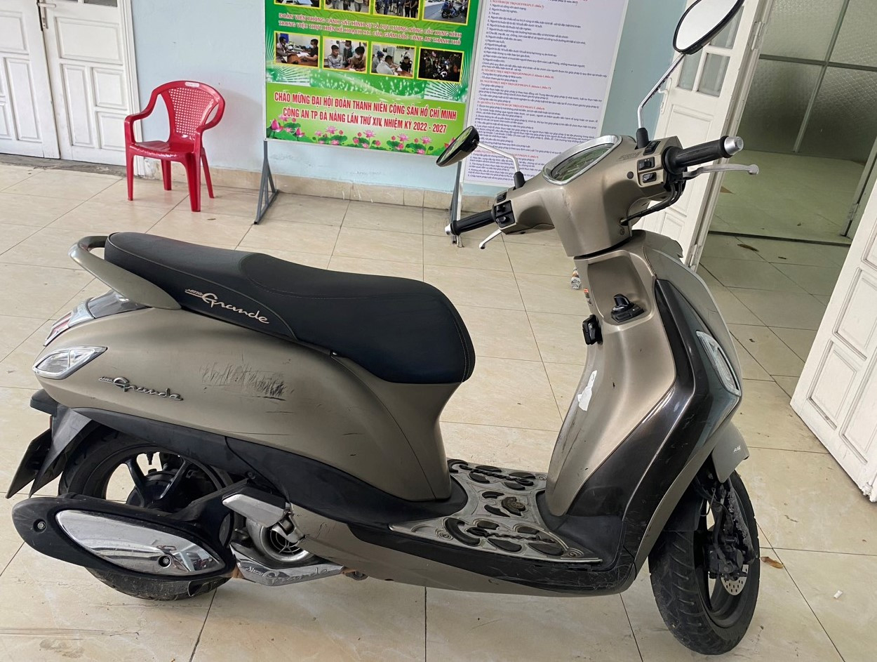 Chiếc xe máy mà đối tượng sử dụng khi cướp ngân hàng. Chiếc xe máy mà đối tượng sử dụng khi cướp ngân hàng.