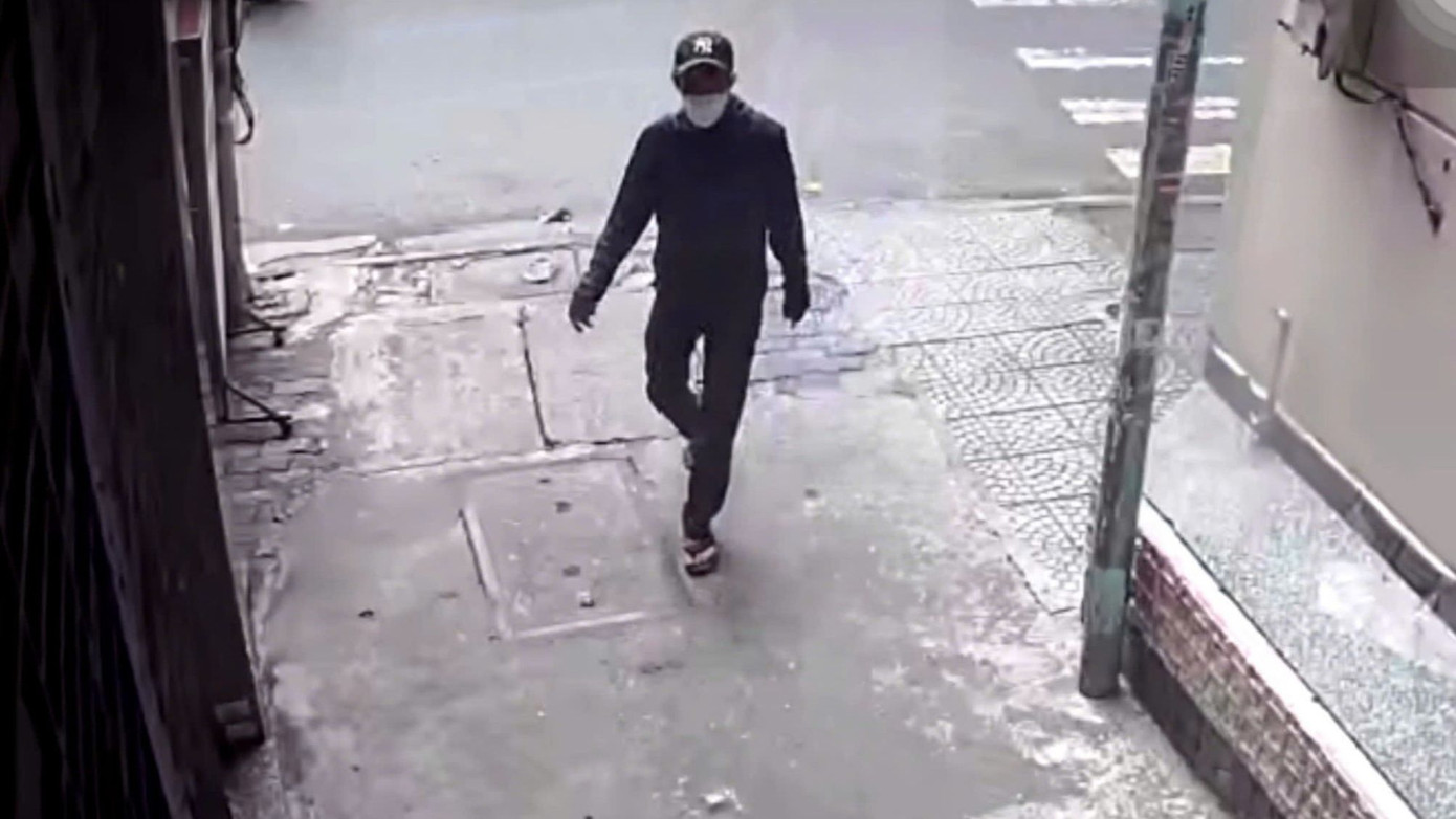 Hình ảnh được camera ghi lại, dù bịt mặt nhưng Công an TP. Đà Nẵng vẫn truy ra "siêu trộm" Phan Văn Thương.