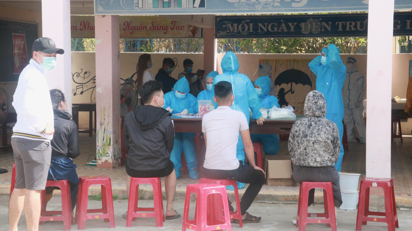 Trong ngày 6/5, tiếp tục có 3 người ở Đà Nẵng, 1 người ở Quảng Ngãi có kết quả xét nghiệm dương tính virus SARS-CoV-2. Cả 4 người đều tới vũ trường lớn nhất Đà Nẵng.