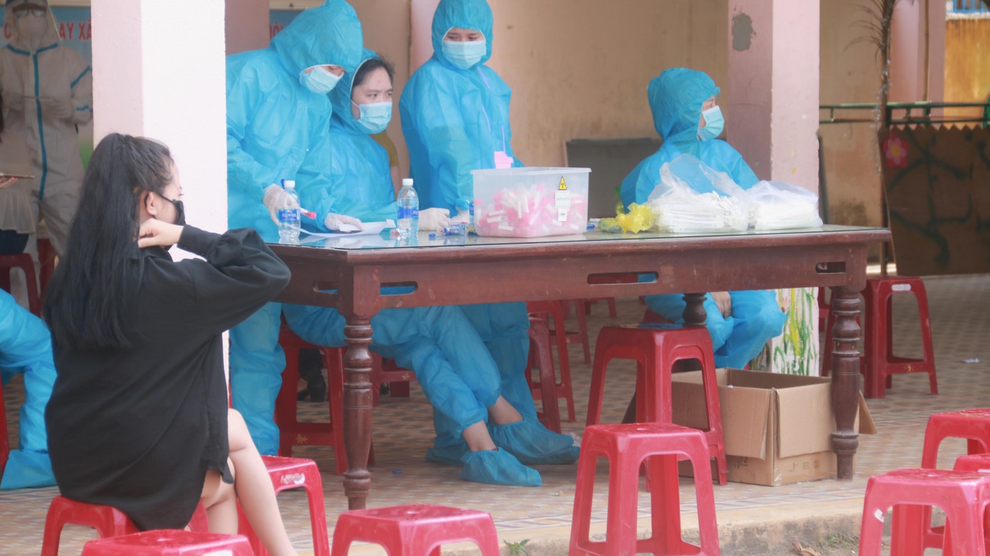 Việc xét nghiệm nhằm kịp thời phát hiện các ca nhiễm, nghi nhiễm và để đánh giá tình hình sớm tiến hành khoanh vùng nếu phát hiện ca bệnh.