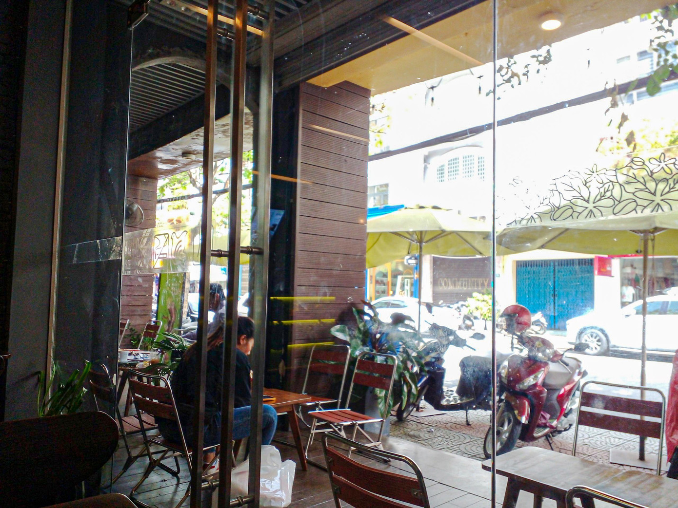 Trước đây, ngoài việc để gia đình ông Nguyễn Xuân Anh (lúc đang là Bí thư Thành ủy Đà Nẵng) sử dụng các nhà tại số 45, 49 Nguyễn Thái Học (Hải Châu, Đà Nẵng) mà cơ quan chức năng đã có kết luận, Vũ “nhôm” còn cho cả thư ký riêng của ông Nguyễn Xuân Anh là ông Hồ Ánh sử dụng ngôi nhà 51 Nguyễn Thái Học. Ngày 6/10/2017, ông Nguyễn Xuân Anh bị Trung ương Đảng kỷ luật cách chức Bí thư Thành ủy Đà Nẵng, cho thôi giữ chức Ủy viên BCH T.Ư Đảng do có các vi phạm, khuyết điểm, trong đó có việc thiếu gương mẫu trong việc nhận, sử dụng ô tô do doanh nghiệp biếu, tặng và sử dụng 2 nhà ở của doanh nghiệp liên quan đến Vũ “nhôm”, gây dư luận xấu trong xã hội.