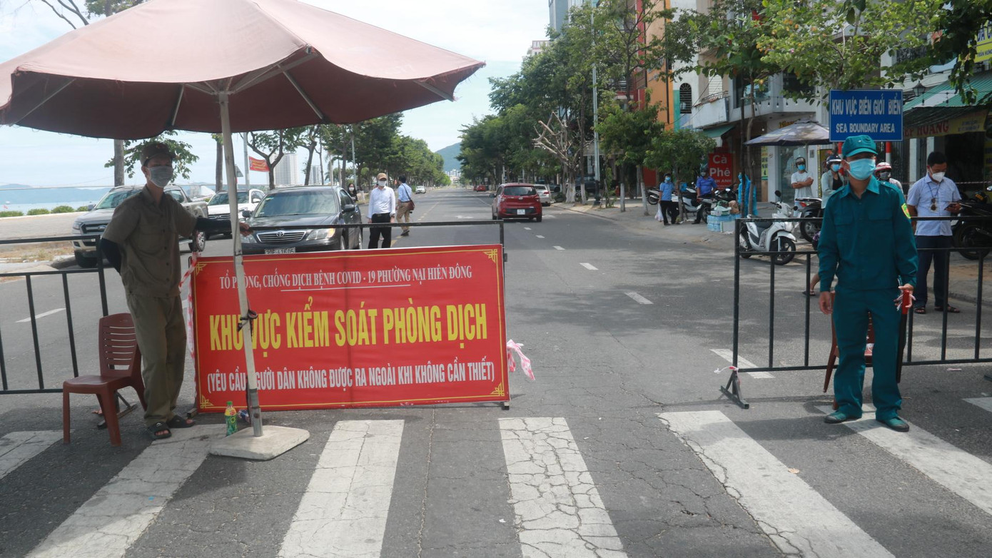 Chính quyền địa phương sẽ siết chặt hơn nữa các biện pháp phòng chống dịch COVID-19 tại Nại Hiên Đông khi số ca mắc COVID-19 trên địa bàn liên tục tăng. Nại Hiên Đông có hơn 8.200 hộ với hơn 32.000 dân, đã được chính quyền dựng hàng rào, rào chắn theo phương châm “Tổ dân phố cách ly tổ dân phố, khu dân cư cách ly khu dân cư”, chốt chặt các nhà chung cư, phân công lực lượng trực gác kiểm soát, tuyệt đối không cho người dân ra khỏi nhà.