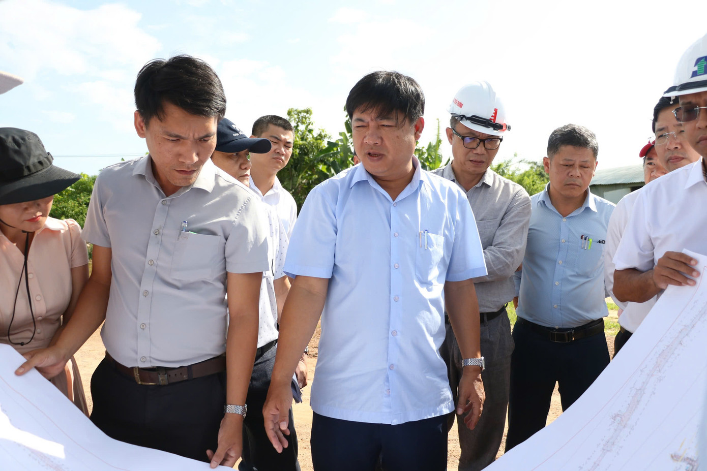 Ông Lương Nguyễn Minh Triết, Chủ tịch UBND thành phố Đà Nẵng kiểm tra hiện trường cầu Quảng Đà. Ông Lương Nguyễn Minh Triết, Chủ tịch UBND thành phố Đà Nẵng kiểm tra hiện trường cầu Quảng Đà.