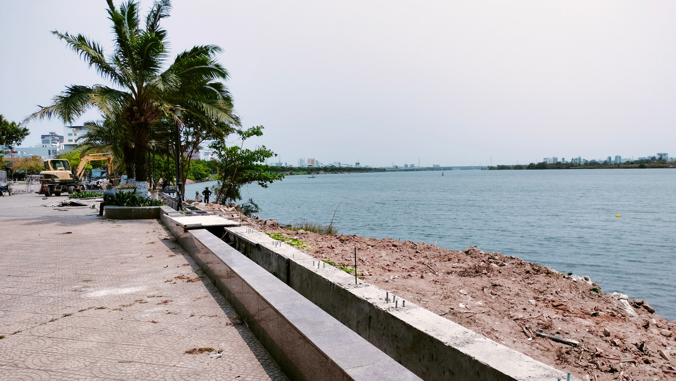 Trao đổi với phóng viên Tiền Phong, một lãnh đạo Sở Xây dựng Đà Nẵng cho biết: Đã nắm thông tin và đang phối hợp với quận Ngũ Hành Sơn để xác minh. Khi có kết quả sẽ cung cấp thông tin cụ thể về sự việc này.