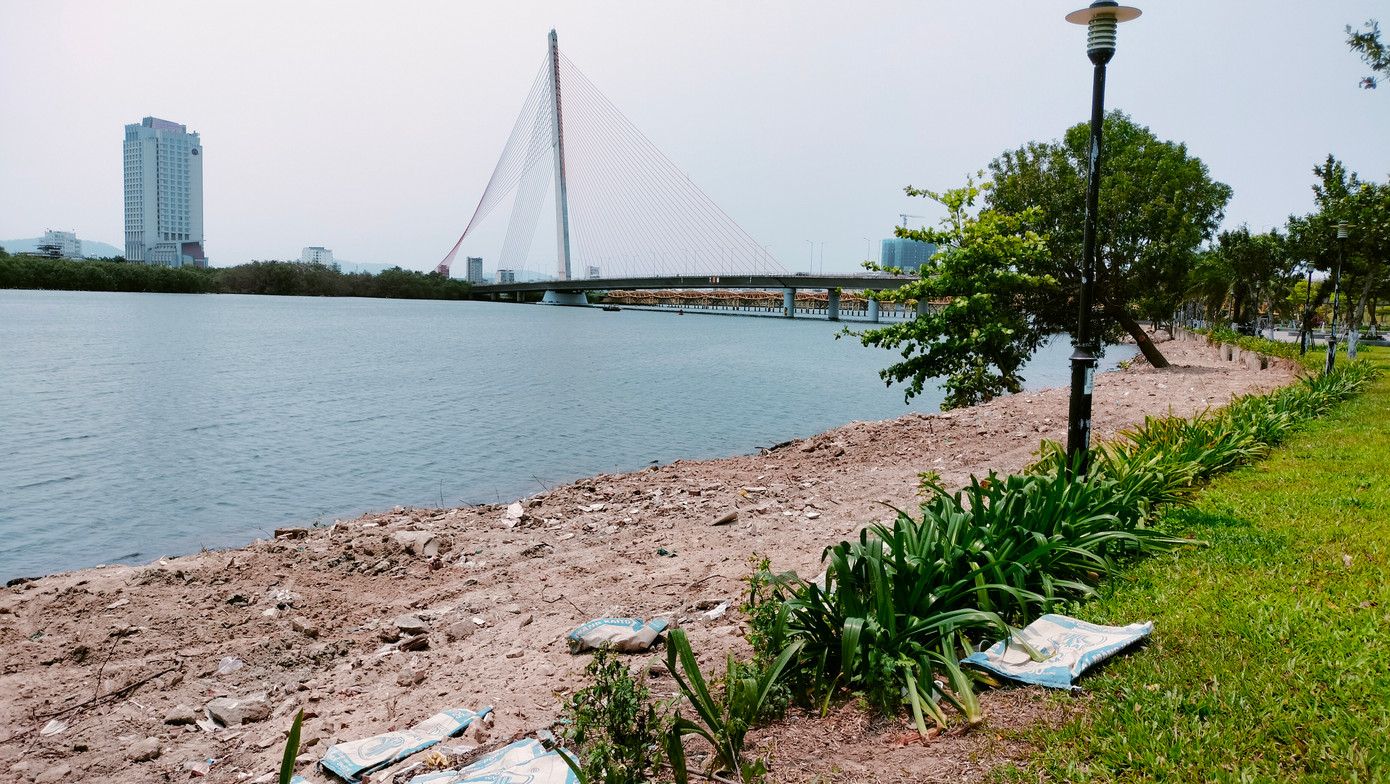 Tuy nhiên, phương án thí điểm tổ chức phục vụ du lịch qua cầu Nguyễn Văn Trỗi và công viên bờ đông - chân cầu Nguyễn Văn Trỗi không có hạng mục nào được phép đổ đất, lấn sông Hàn