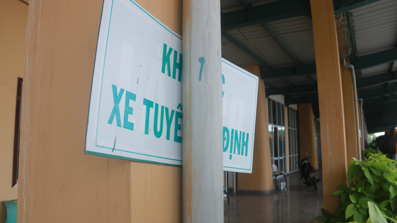 Việc phân luồng thiếu hợp lý là một trong những nguyên nhân chính khiến bến xe này không thể hoạt động.