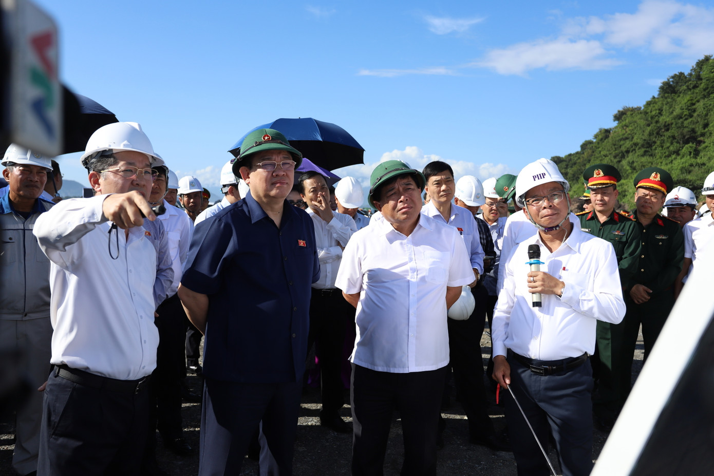 Chủ tịch Quốc hội Vương Đình Huệ kiểm tra tiến độ thực hiện dự án cảng biển Liên Chiểu, Đà Nẵng vào sáng 11/11. Chủ tịch Quốc hội Vương Đình Huệ kiểm tra tiến độ thực hiện dự án cảng biển Liên Chiểu, Đà Nẵng vào sáng 11/11.