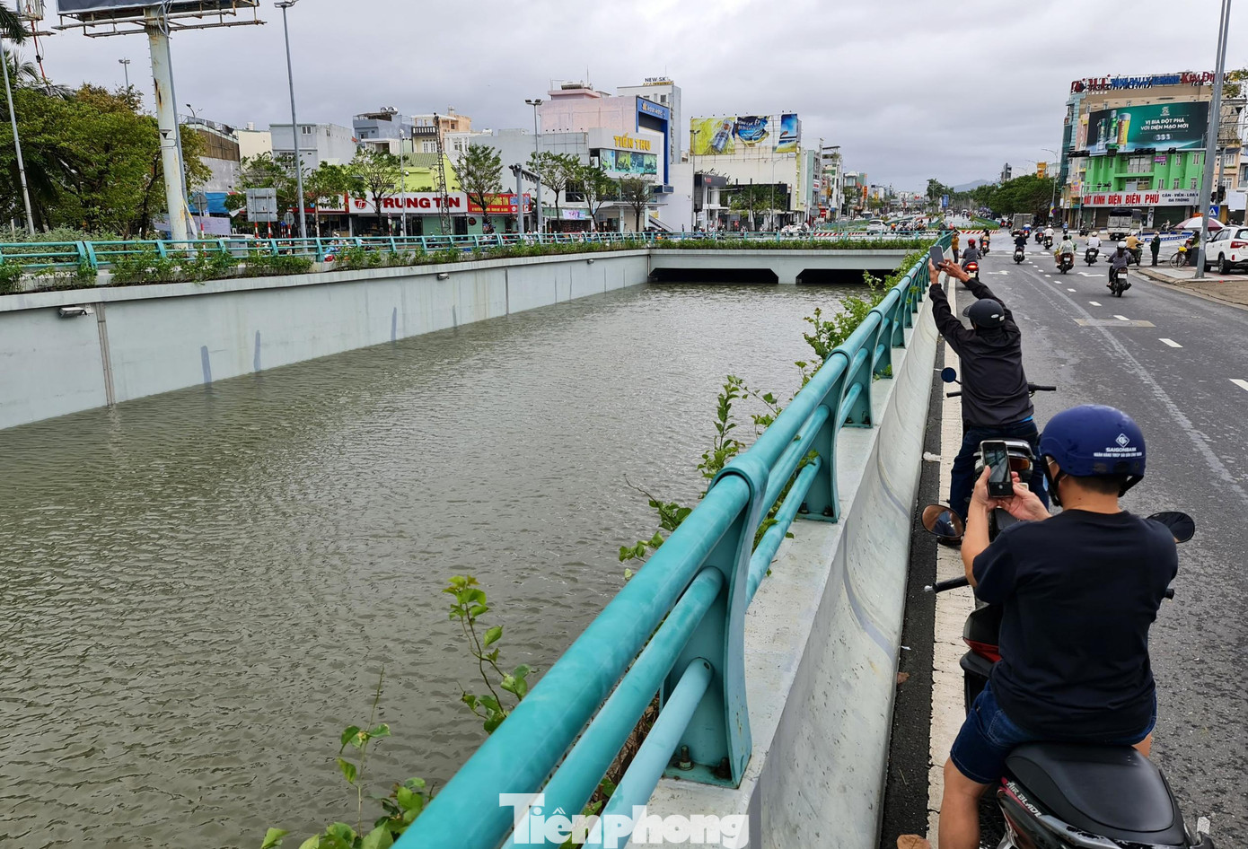 Hầm Điện Biên Phủ một công trình ngầm quy mô của TP Đà Nẵng ngập sâu trong nước.