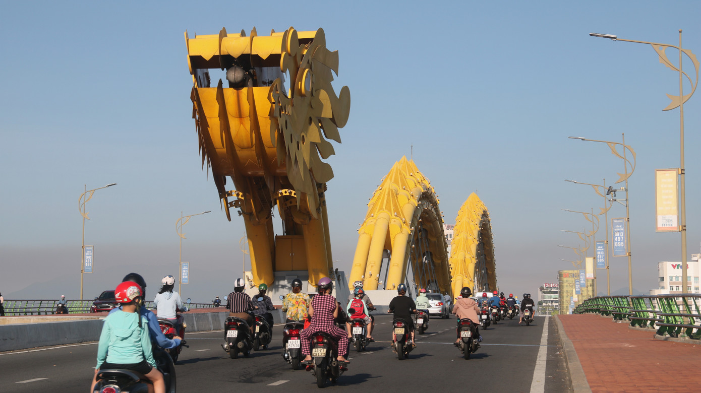 Cầu Rồng biểu tượng của Đà Nẵng.