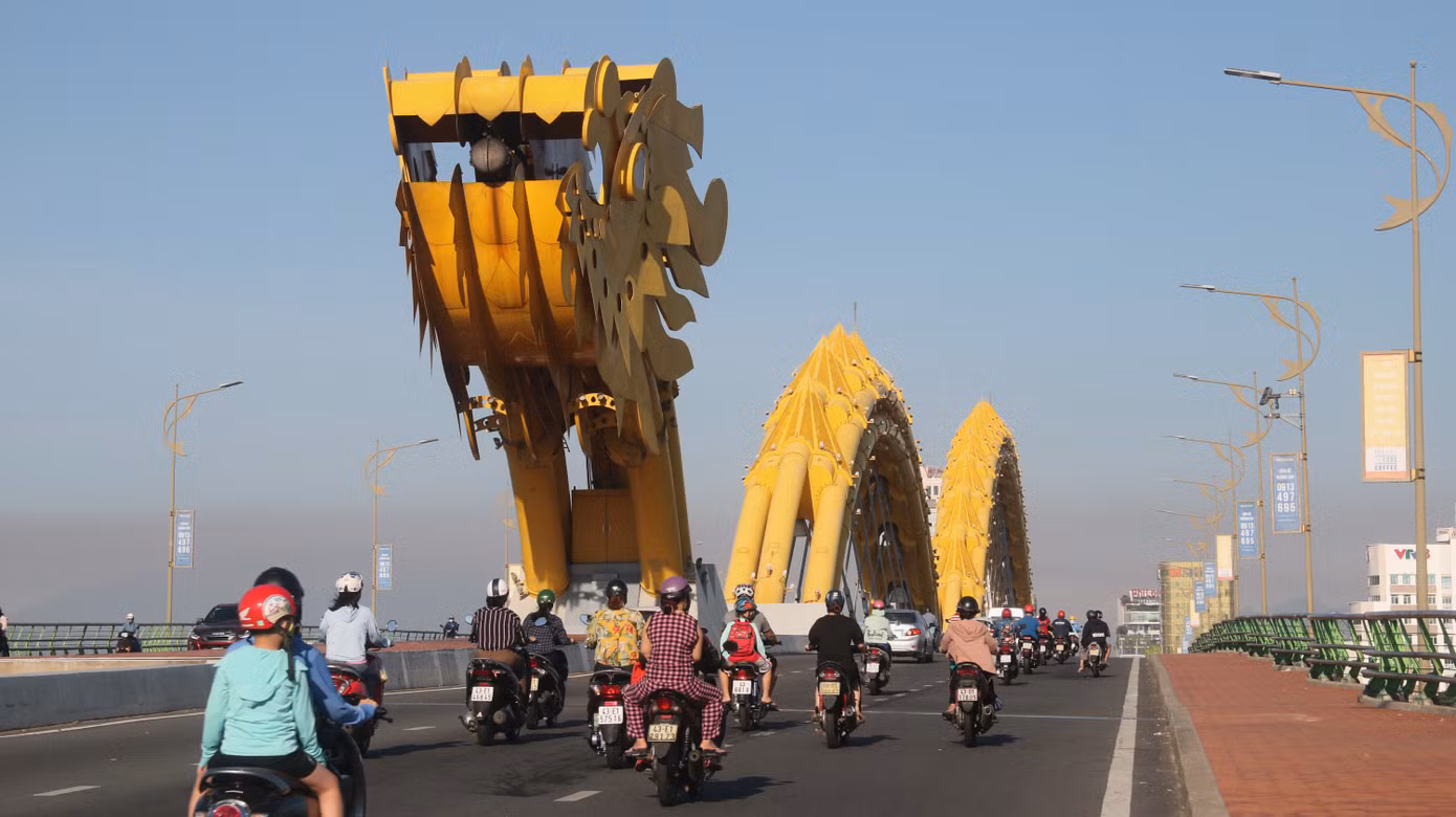 Cầu Rồng biểu tượng của Đà Nẵng.