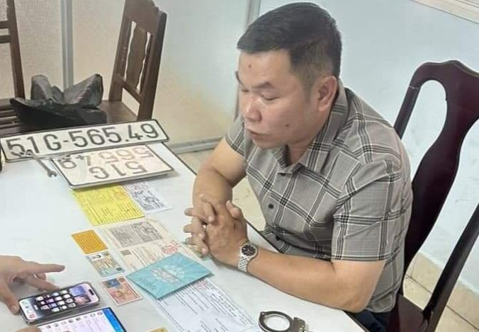 Đối tượng Lê Thừa Sơn tại cơ quan công an.