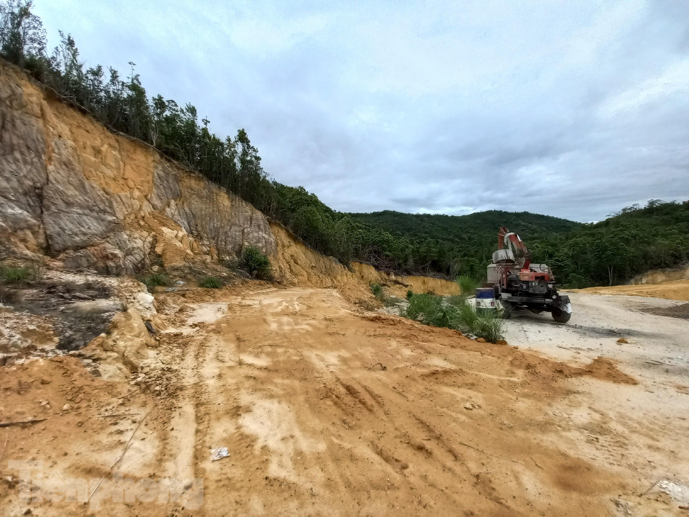 Công ty sau đó đã tiến hành lập các thủ tục, hồ sơ dự án khu du lịch sinh thái Bằng Am và được UBND tỉnh Quảng Nam phê duyệt quy hoạch chi tiết xây dựng (1/500) tại quyết định 2001 ngày 5/6/2017. Đến tháng 3/2018, Sở KH&ĐT tỉnh Quảng Nam đã cấp giấy chứng nhận đầu tư thay đổi lần 1 của giấy chứng nhận đăng ký đầu tư dự án. Công ty sau đó đã tiến hành lập các thủ tục, hồ sơ dự án khu du lịch sinh thái Bằng Am và được UBND tỉnh Quảng Nam phê duyệt quy hoạch chi tiết xây dựng (1/500) tại quyết định 2001 ngày 5/6/2017. Đến tháng 3/2018, Sở KH&ĐT tỉnh Quảng Nam đã cấp giấy chứng nhận đầu tư thay đổi lần 1 của giấy chứng nhận đăng ký đầu tư dự án.