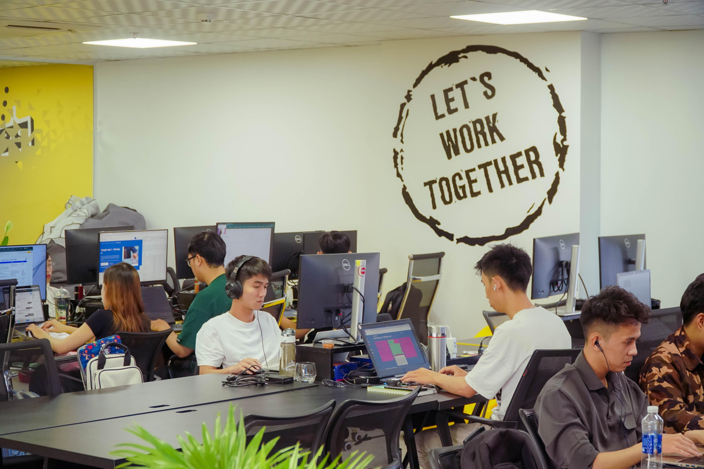 Không gian làm việc chung bên trong hệ sinh thái công nghệ vừa được ra mắt. Không gian làm việc chung bên trong hệ sinh thái công nghệ vừa được ra mắt.