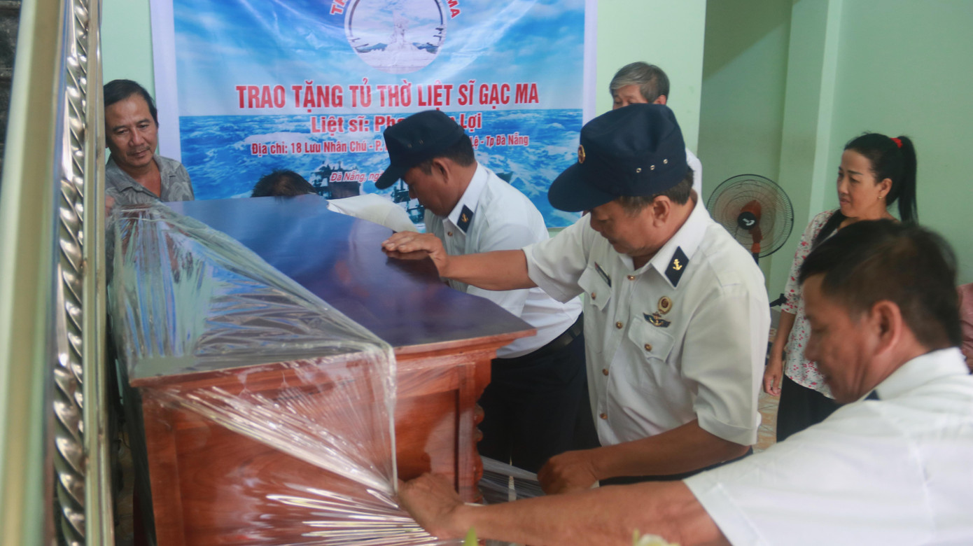 Món quà nhỏ nhưng ý nghĩa lớn. Món quà nhỏ nhưng ý nghĩa lớn.