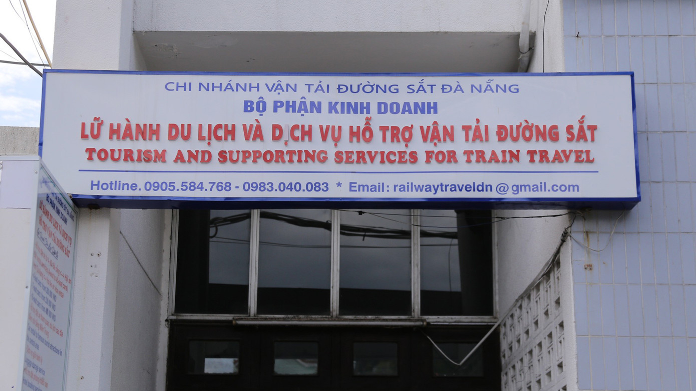 Theo kế hoạch, công trình phụ trợ và các cơ quan ngành đường sắt sẽ được di dời ra khu vực ga Kim Liên của quận Liên Chiểu. Theo kế hoạch, công trình phụ trợ và các cơ quan ngành đường sắt sẽ được di dời ra khu vực ga Kim Liên của quận Liên Chiểu.