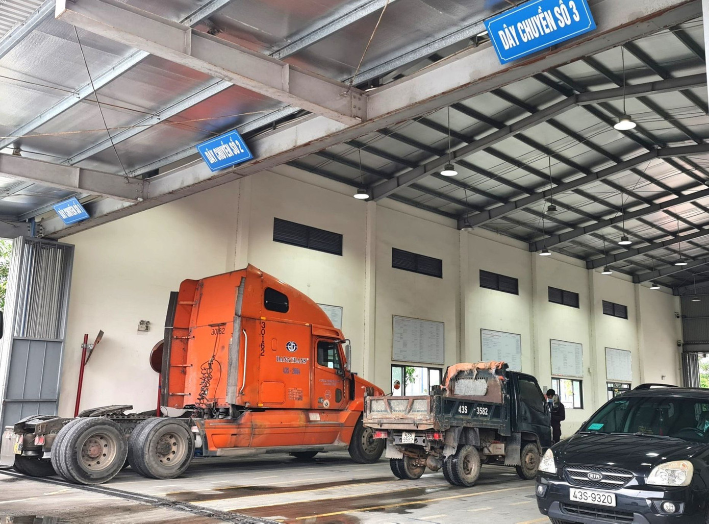 Đà Nẵng tạm dừng đăng kiểm xe cơ giới cải tạo từ ngày 15/2. Đà Nẵng tạm dừng đăng kiểm xe cơ giới cải tạo từ ngày 15/2.