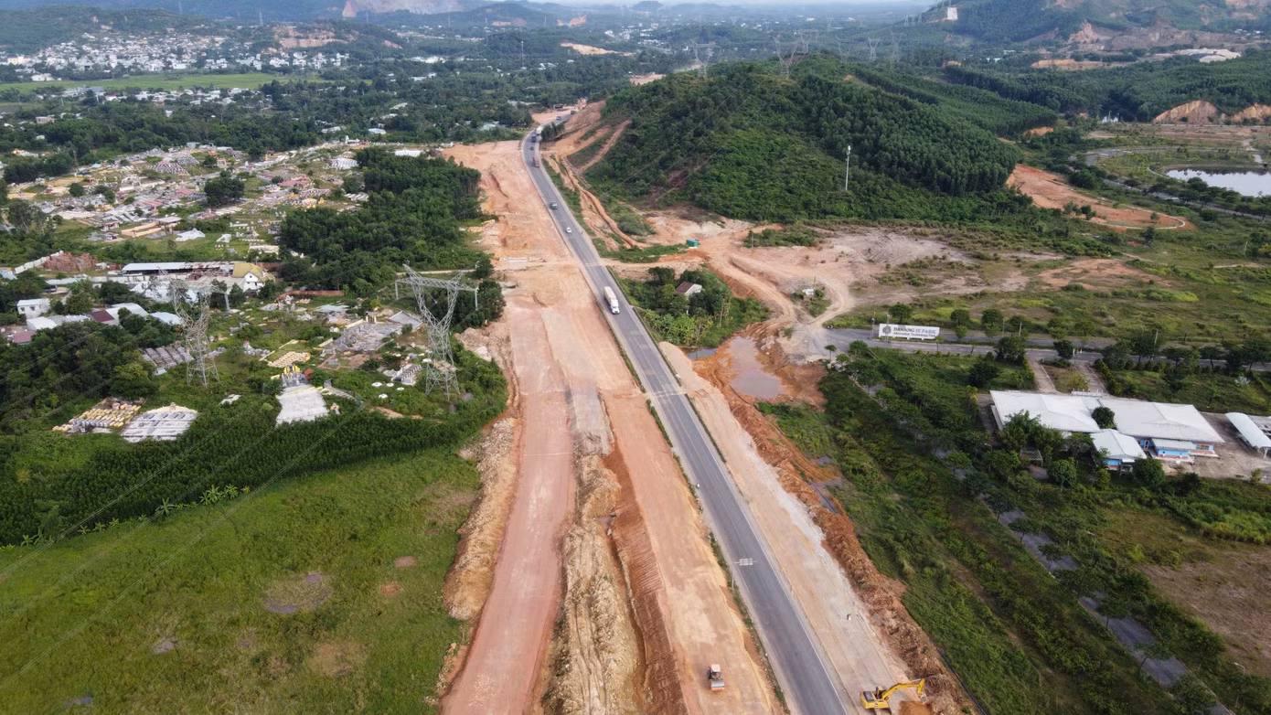 Dự kiến đoạn cao tốc Hòa Liên - Túy Loan sẽ hoàn thành vào năm 2025. Tuy nhiên, đến nay tiến độ thi công trên cao tốc này vẫn còn chậm trễ, nguyên nhân chính do việc giải phóng mặt bằng chậm trễ.