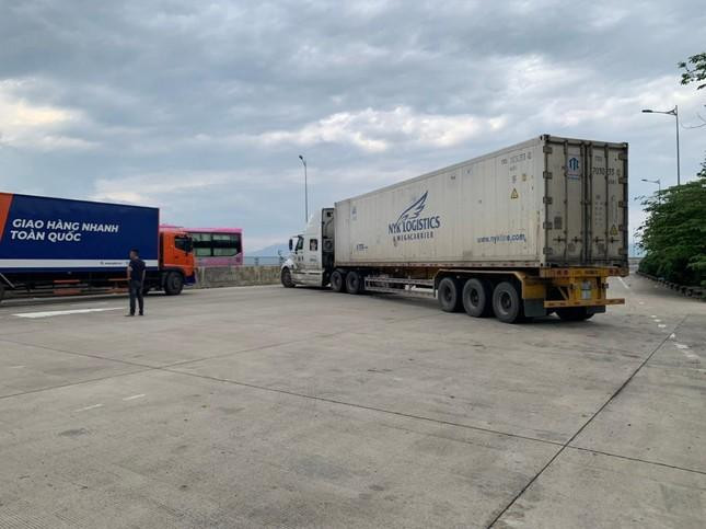 Hình ảnh Tuấn đưa xe ra chắn ngang cao tốc Đà Nẵng - Quảng Ngãi