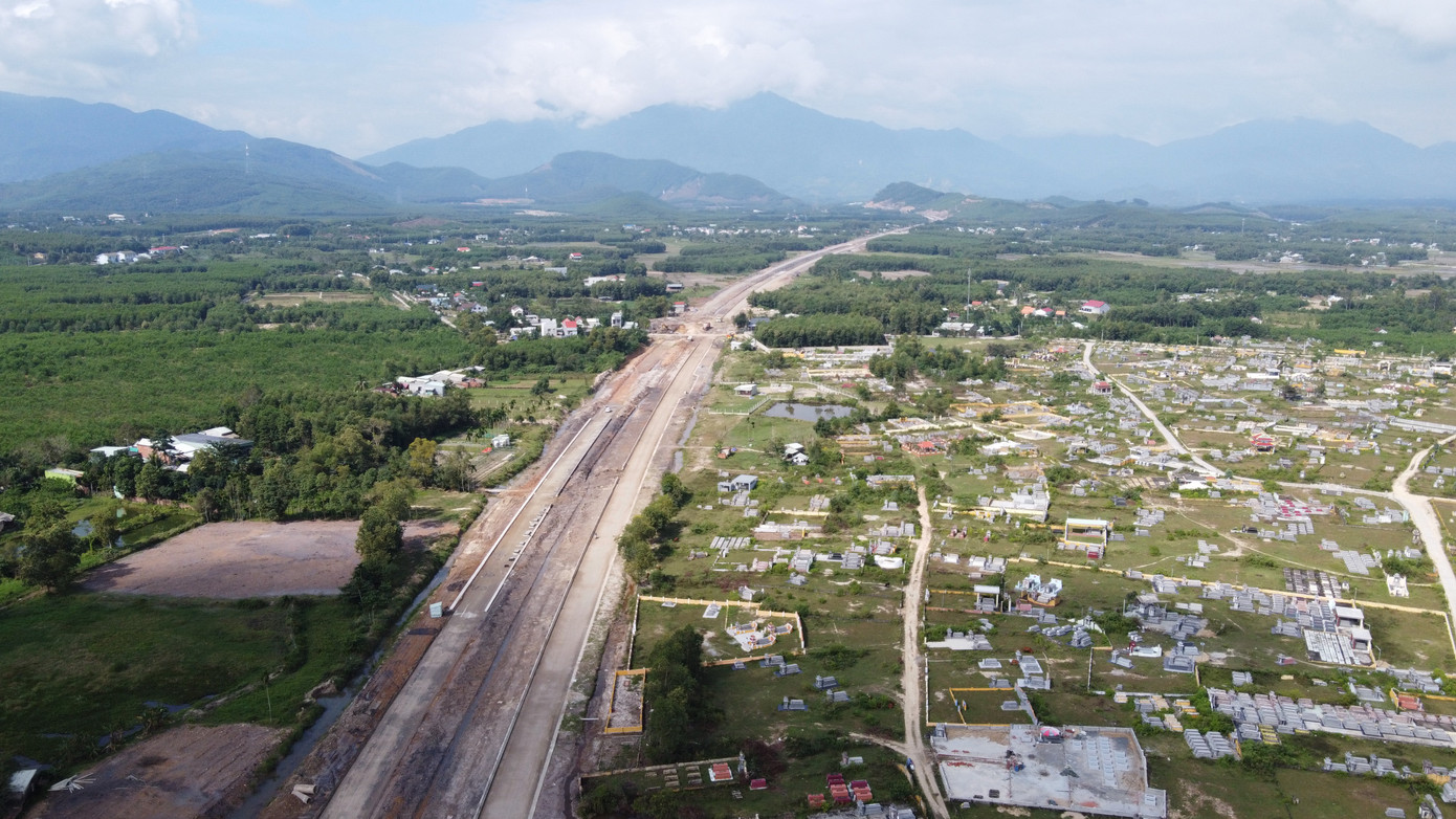 Lãnh đạo thành phố Đà Nẵng nhiều lần chỉ đạo đốc thúc nhưng dự án đường vành đai phía tây chậm tiến độ vẫn ì ạch "về đích". Lãnh đạo thành phố Đà Nẵng nhiều lần chỉ đạo đốc thúc nhưng dự án đường vành đai phía tây chậm tiến độ vẫn ì ạch "về đích".