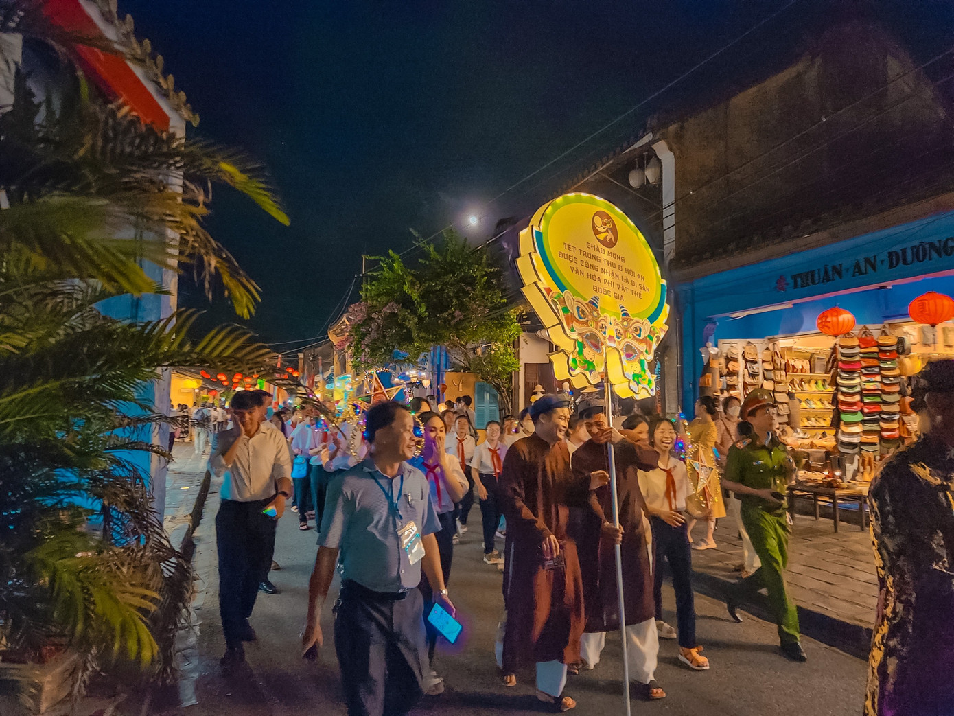 Năm nay thành phố Hội An tổ chức nhiều hoạt động vui tươi, ý nghĩa. Đặc biệt trong dịp này, thành phố tổ chức đoàn rước danh hiệu di sản văn hóa phi vật thể quốc gia và tổ chức lễ trao quyết định của Bộ VH-TT&amp;DL công nhận Di sản Văn hóa phi vật thể quốc gia Tết Trung thu ở Hội An.