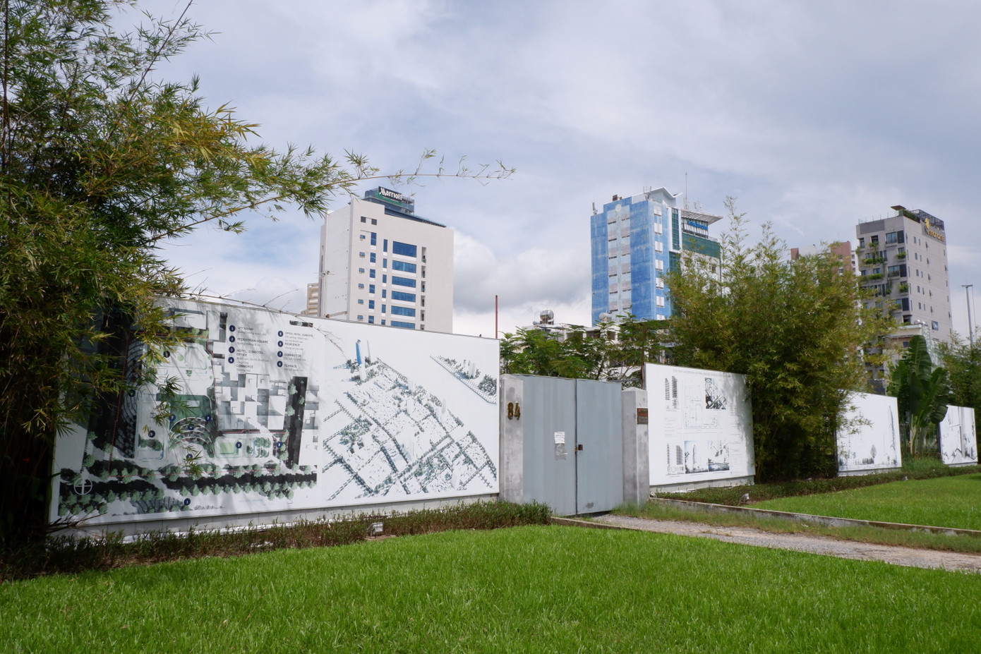 Liên quan đến việc xử lý đối với dự án Viễn Đông Meridian, Sở KH&amp;ĐT TP Đà Nẵng cho biết: Đã kiến nghị UBND TP giao Sở Xây dựng liên hệ Công ty TNHH MTV Đầu tư Kinh Bắc – Đà Nẵng để điều chỉnh quy hoạch Khu D – căn hộ cao cấp gồm 30 tầng nổi để phù hợp với mục đích sử dụng đất là đất thương mại dịch vụ để triển khai đầu tư xây dựng dự án. Đồng thời, giao Sở TN&amp;MT kiểm tra tiến độ đưa đất vào sử dụng để có biện pháp xử lý hành vi chậm đưa đất vào sử dụng theo quy định.