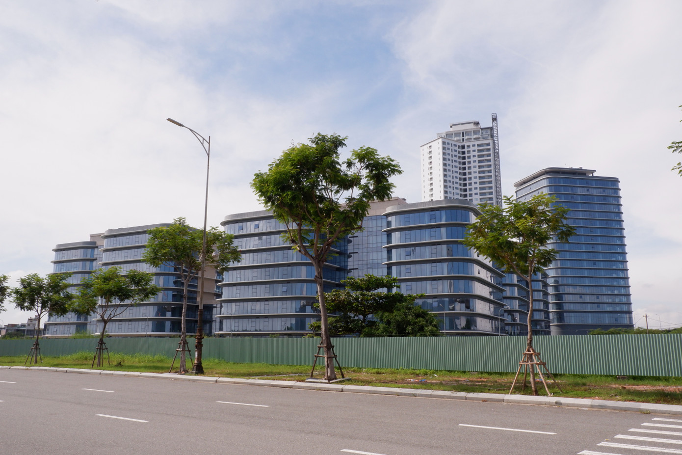 Theo lãnh đạo Sở Thông tin và Truyền thông, năm 2022 Đà Nẵng đã kiến nghị Thủ tướng liên quan đến công trình này. Ngày 21/3, Thủ tướng đã đồng ý cho phép thành phố bổ sung nội dung này vào quy định cơ chế đặc thù. Hiện TP. Đà Nẵng đang giao cơ quan chức năng xử lý.