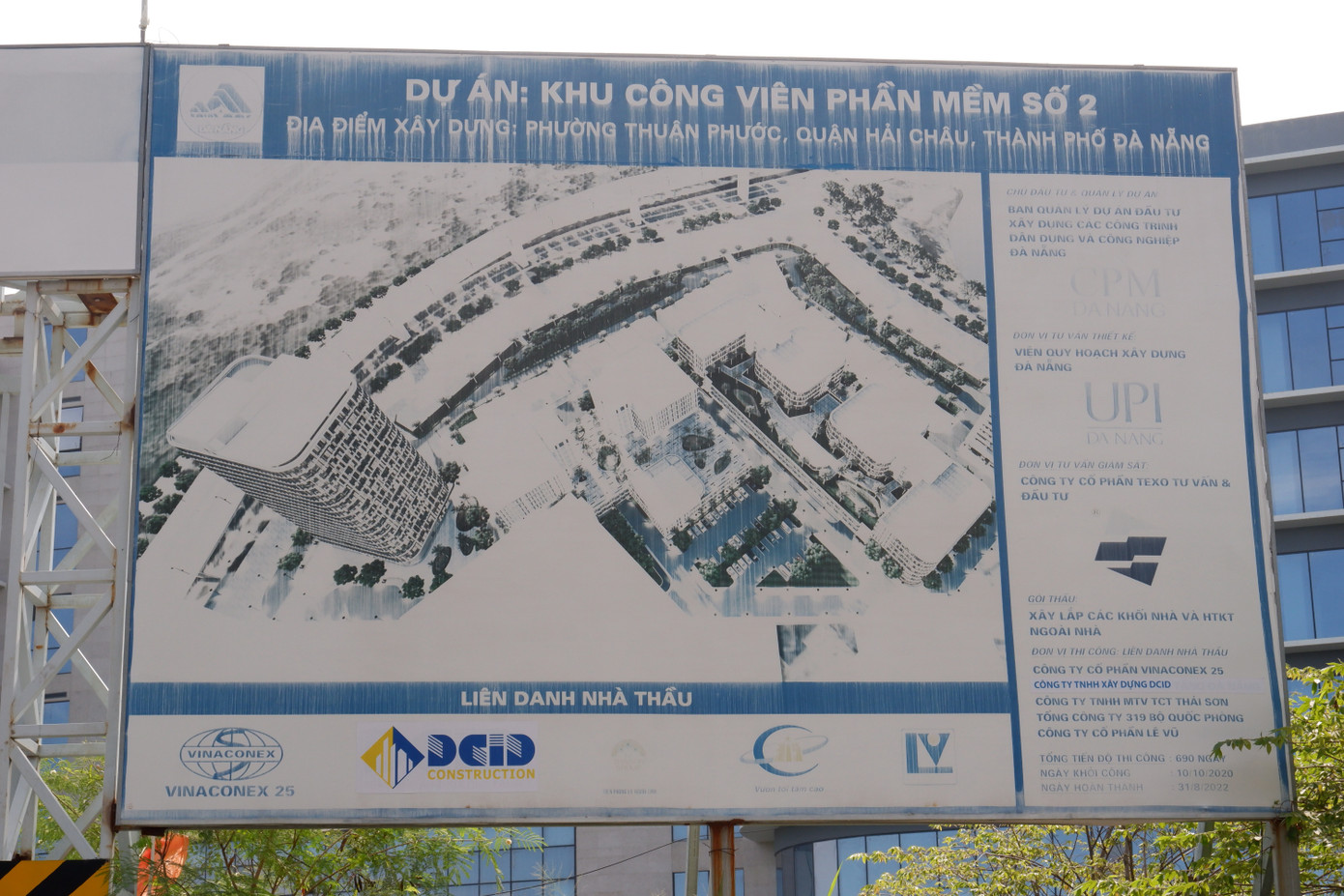 Dự án Công viên phần mềm số 2 (giai đoạn 1) được khởi công vào tháng 10/2020, nằm trên khu đất xây dựng có tổng diện tích 28.573 m2, với các khối nhà văn phòng làm việc liền nhau từ 8 - 20 tầng, cùng hệ thống sân bãi, giao thông nội bộ, cảnh quan cây xanh thảm cỏ, hệ thống hạ tầng kỹ thuật đồng bộ...