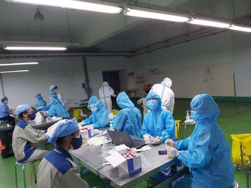 Trong hơn 1.500 mẫu được lấy vào tối 14/7, hiện đã có 570 mẫu có kết quả âm tính, số còn lại chưa có kết quả.