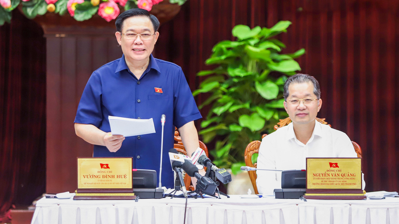 Chủ tịch Quốc hội Vương Đình Huệ phát biểu tại buổi làm việc với lãnh đạo thành phố Đà Nẵng. (Ảnh: BĐN) Chủ tịch Quốc hội Vương Đình Huệ phát biểu tại buổi làm việc với lãnh đạo thành phố Đà Nẵng. (Ảnh: BĐN)