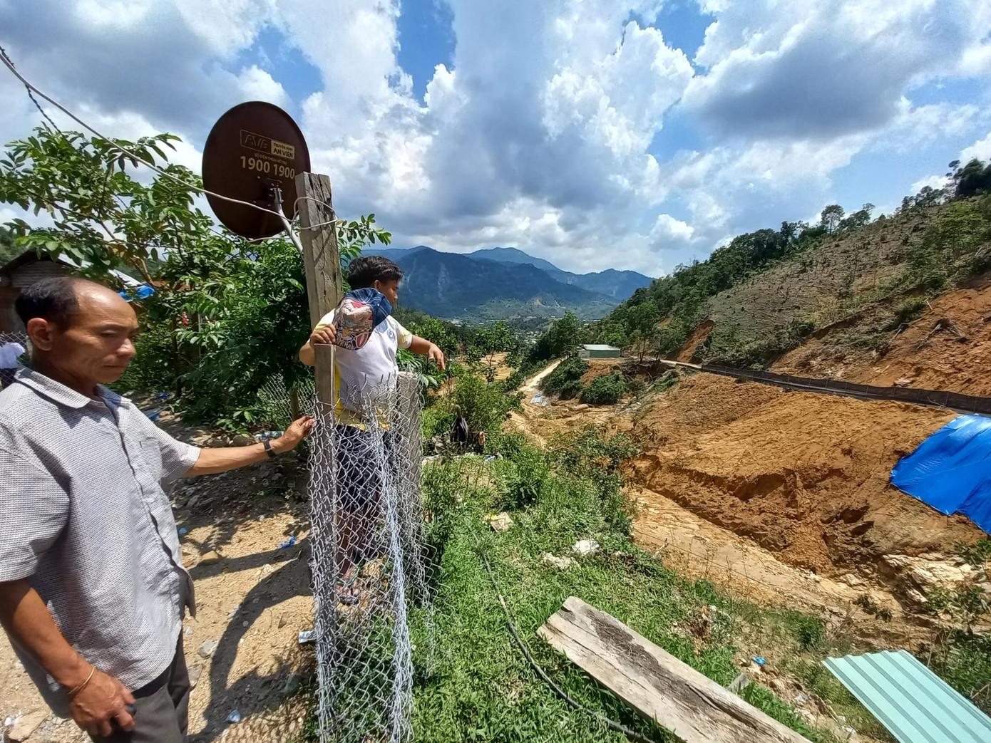 Khu vực bãi ruộng nơi người dân phản ánh việc nổ mìn trái phép