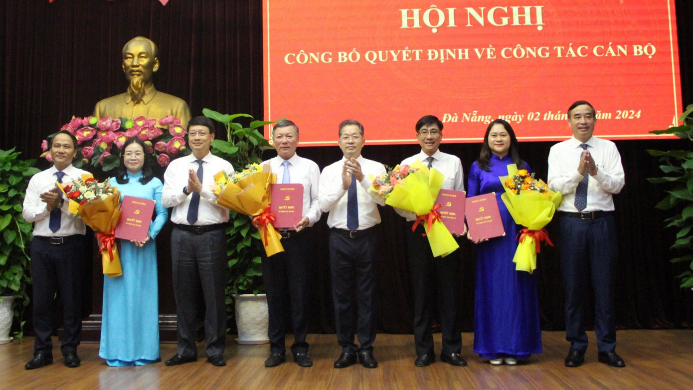 Quang cảnh buổi lễ công bố các quyết định về công tác cán bộ của Đà Nẵng.