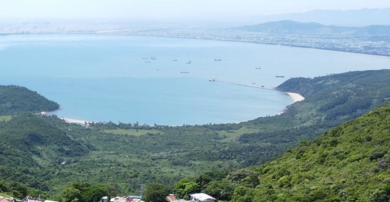 Đà Nẵng đề xuất lấn biển 300 ha để làm khu thương mại tự do. Đà Nẵng đề xuất lấn biển 300 ha để làm khu thương mại tự do.