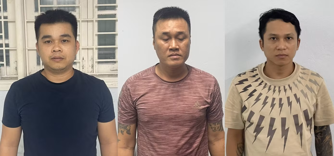 Từ trái qua: Nguyễn Tấn Công, Nguyễn Thanh Xuân và Đặng Ngọc Hiếu tại cơ quan công an.