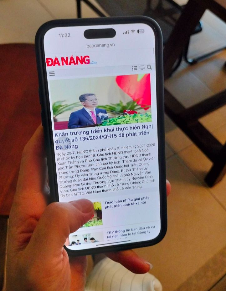 Đà Nẵng thông qua Nghị quyết hỗ trợ người nghèo mua điện thoại thông minh. Đà Nẵng thông qua Nghị quyết hỗ trợ người nghèo mua điện thoại thông minh.