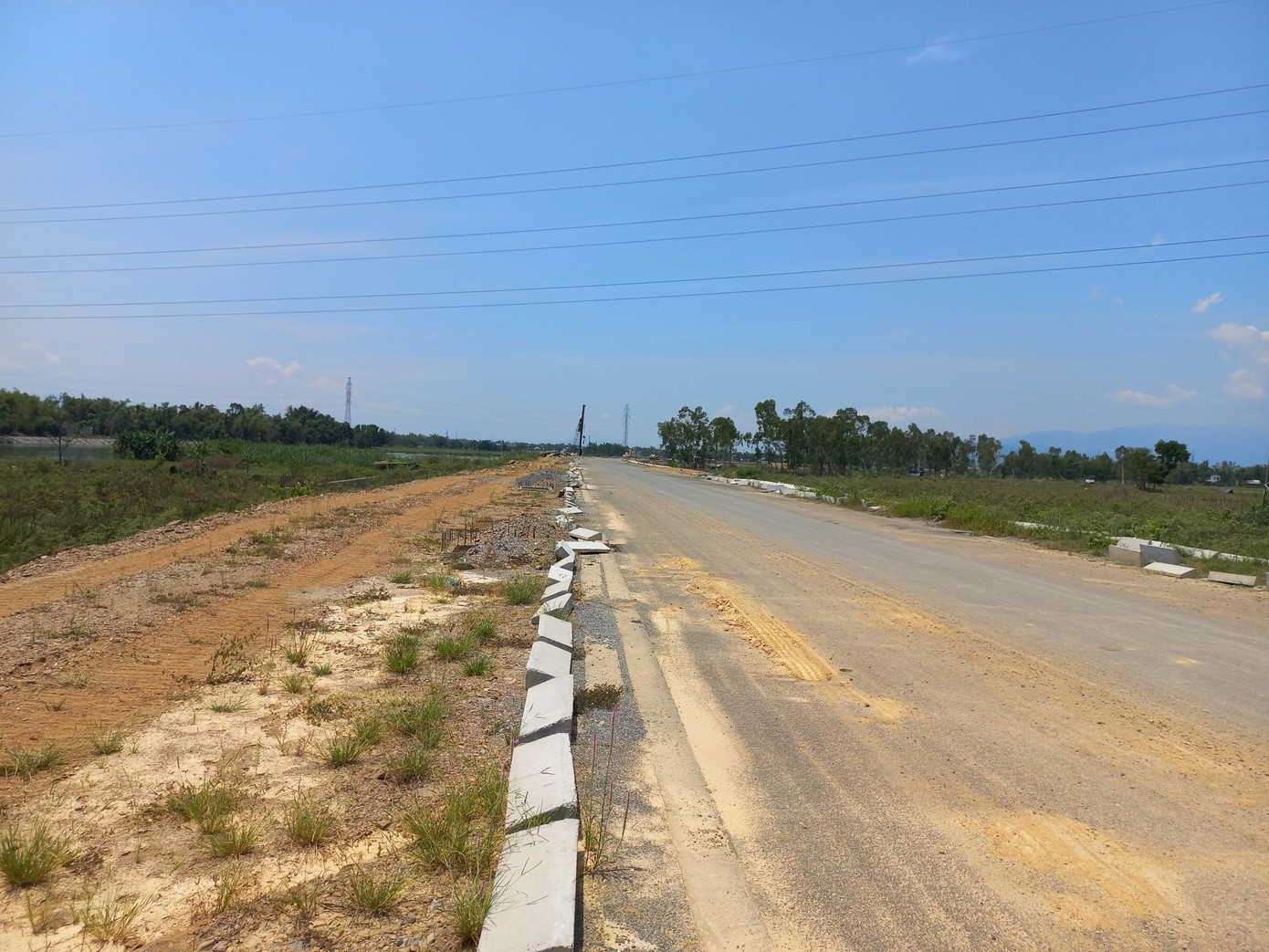 Ban quản lý dự án đầu tư xây dựng các công trình giao thông TP Đà Nẵng cho biết: Đã kiến nghị Hội đồng bồi thường và Ban giải phóng mặt bằng quận Cẩm Lệ, huyện Hòa Vang quan tâm đẩy nhanh công tác giải tỏa đền bù để có mặt bằng thi công, hoàn thành dự án. Ban quản lý dự án đầu tư xây dựng các công trình giao thông TP Đà Nẵng cho biết: Đã kiến nghị Hội đồng bồi thường và Ban giải phóng mặt bằng quận Cẩm Lệ, huyện Hòa Vang quan tâm đẩy nhanh công tác giải tỏa đền bù để có mặt bằng thi công, hoàn thành dự án.