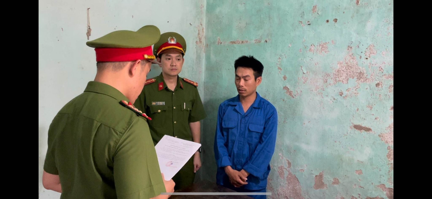 Công an thực hiện lệnh khởi tố với Nguyễn Thế Anh và Nguyễn Thị Kim Ngân.