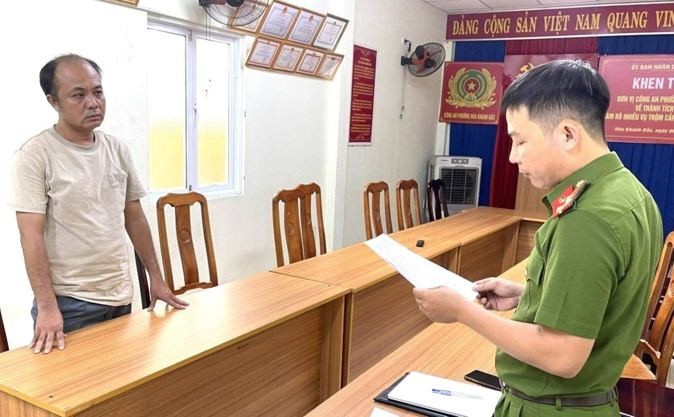 Công an TP Đà Nẵng tống đạt các quyết định đối với Phùng Đình Dương Kha