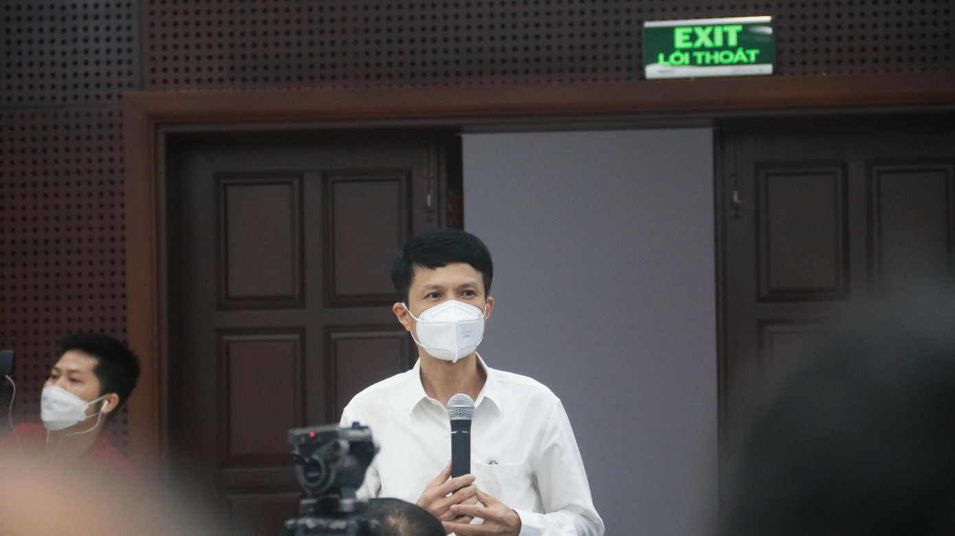 Ông Phan Thanh Long, Chánh Thanh tra TP Đà Nẵng trả lời tại buổi họp báo.