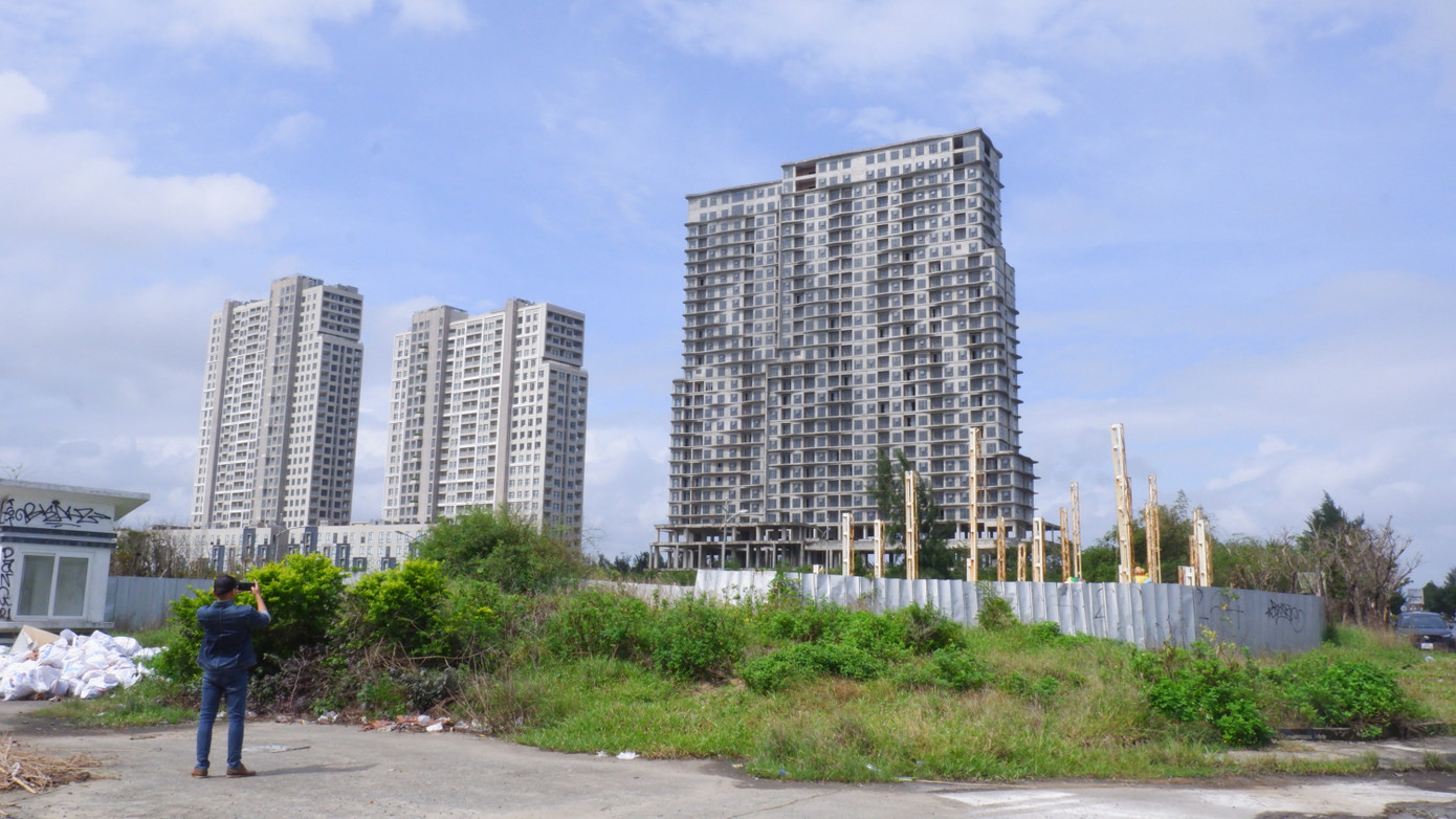 Hiện trạng dự án khu nghỉ dưỡng và nhà ở cao cấp The Empire một trong số các dự án liên quan đến Kết luận thanh tra 2852 Đà Nẵng được phép tháo gỡ khó khăn. Hiện trạng dự án khu nghỉ dưỡng và nhà ở cao cấp The Empire một trong số các dự án liên quan đến Kết luận thanh tra 2852 Đà Nẵng được phép tháo gỡ khó khăn.