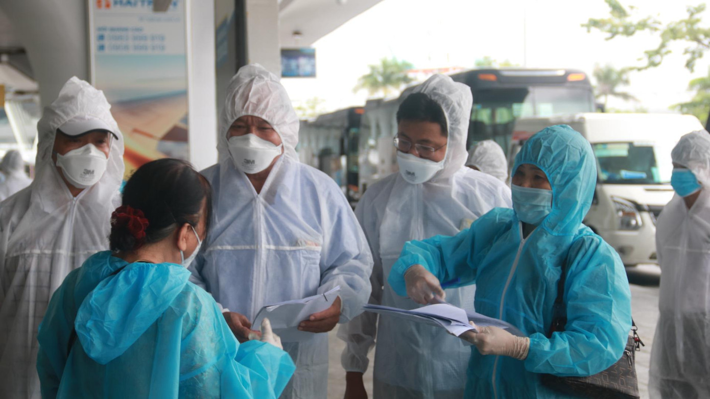 UBND TP Đà Nẵng yêu cầu cách ly tại nhà đủ 14 ngày, lấy mẫu xét nghiệm 2 lần vào ngày thứ 7 và ngày thứ 14 đối với người đã tiêm đủ liều vắc xin hoặc người đã khỏi COVID-19. UBND TP Đà Nẵng yêu cầu cách ly tại nhà đủ 14 ngày, lấy mẫu xét nghiệm 2 lần vào ngày thứ 7 và ngày thứ 14 đối với người đã tiêm đủ liều vắc xin hoặc người đã khỏi COVID-19.