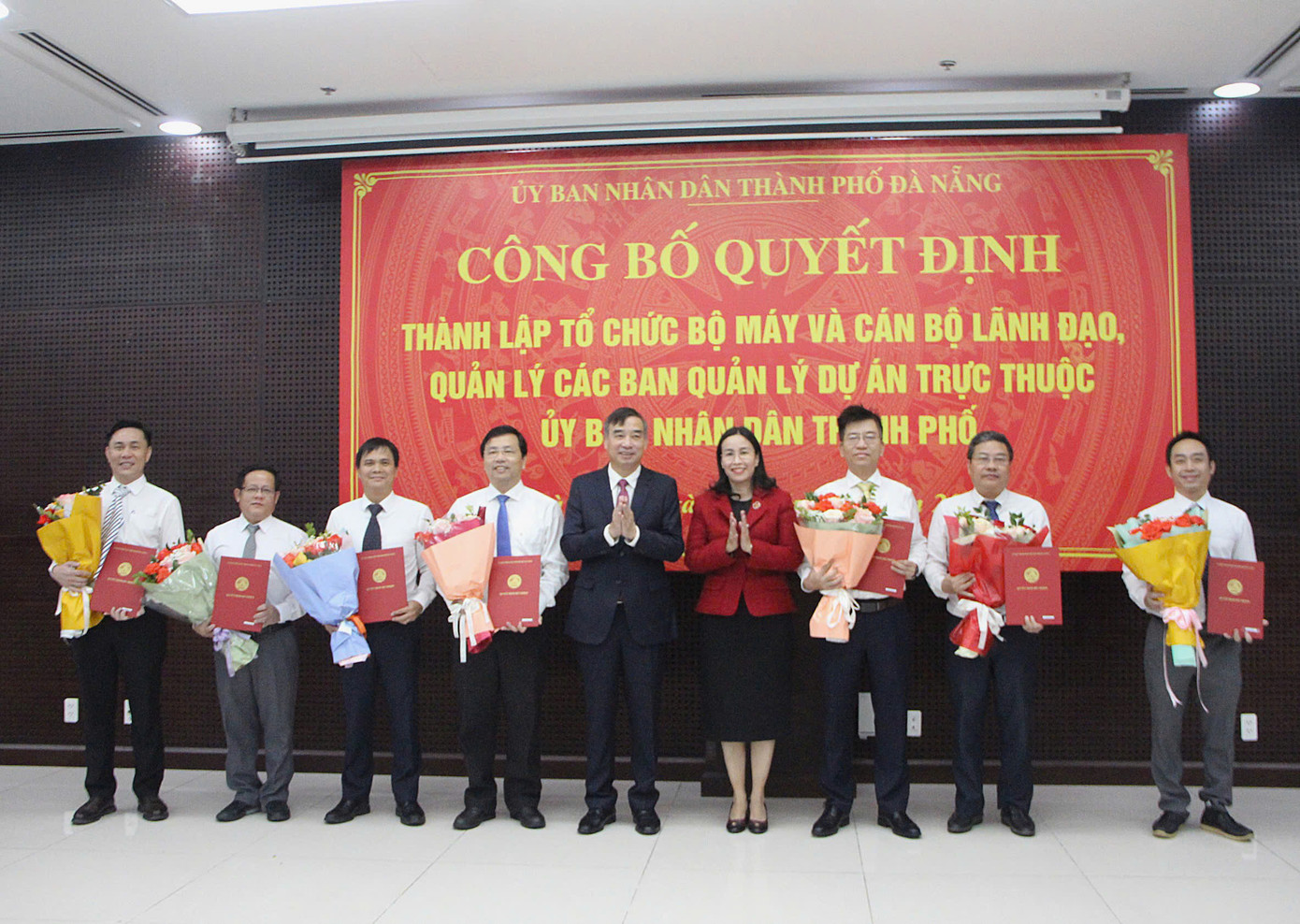 Quang cảnh buổi công bố các quyết định.