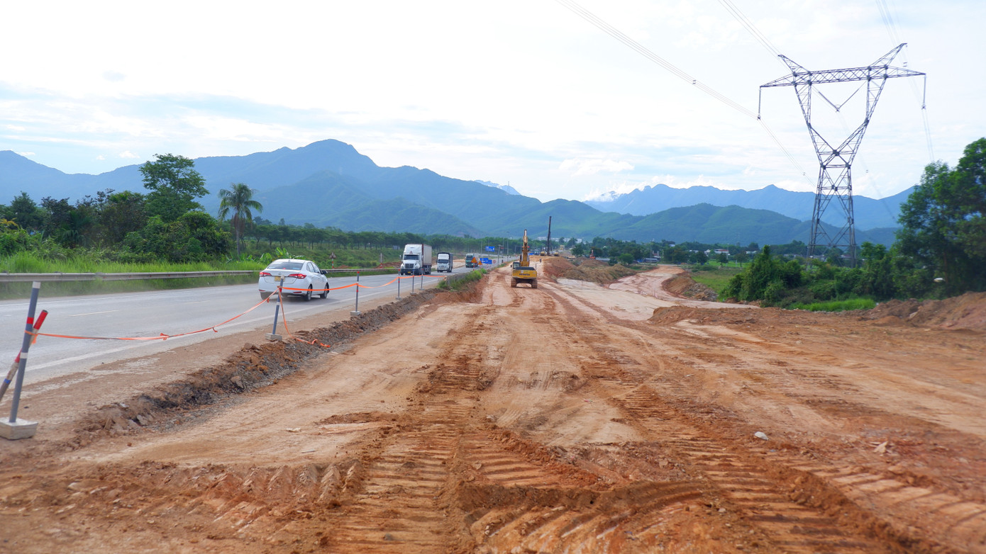 Theo UBND huyện Hòa Vang, thời gian qua, thành phố đã chỉ đạo quyết liệt các địa phương, sở, ban, ngành, đơn vị liên quan đẩy nhanh tiến độ giải phóng mặt bằng và hỗ trợ nhà thầu trong quá trình thi công. Đến nay, công tác này đã đạt kết quả khả quan với 10/11,5km dự án.